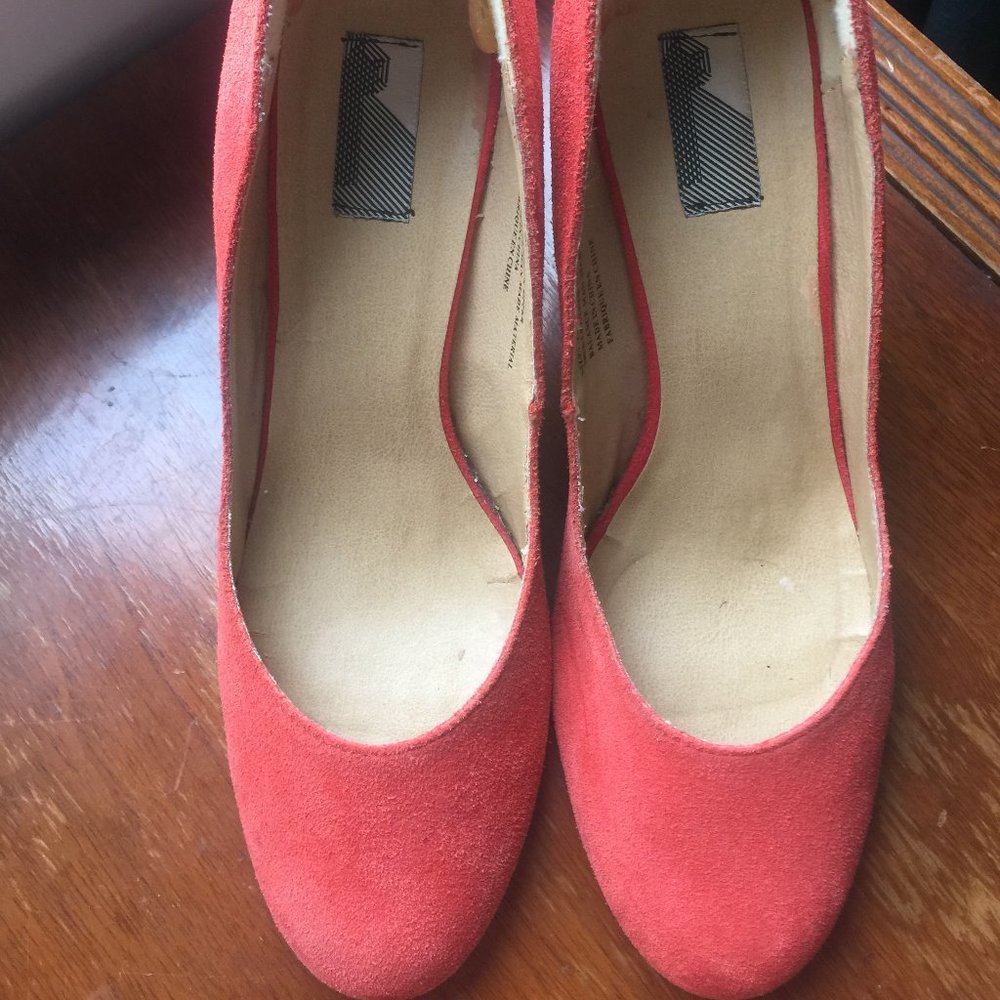 Urban Outfitters Round Toe Pump